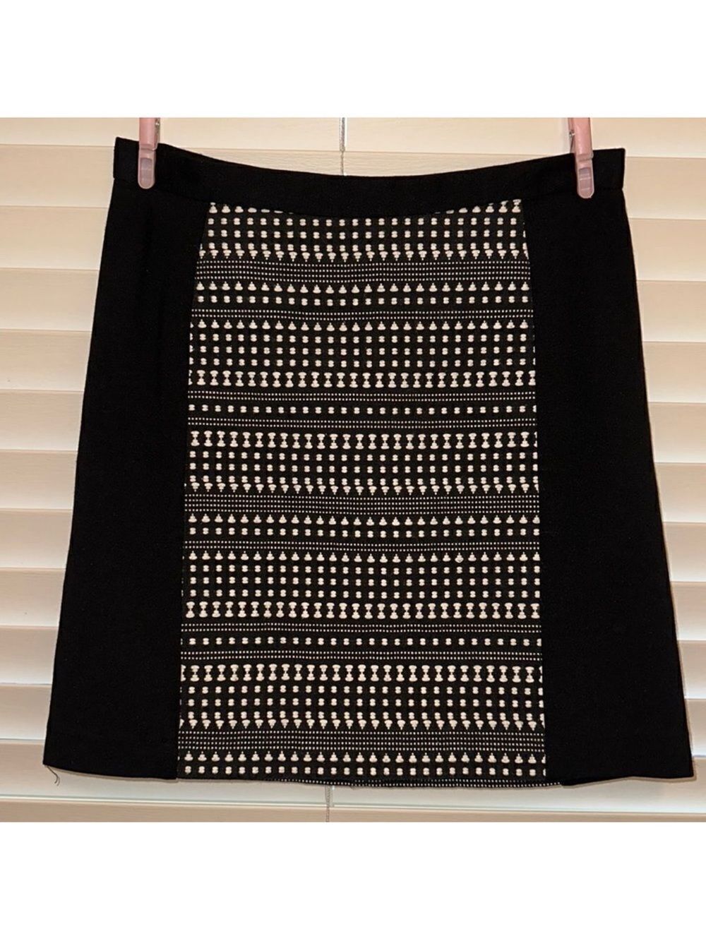 Jeanswest 4 Knit Black & White Back Zip Embroidered Mini Pencil Skirt